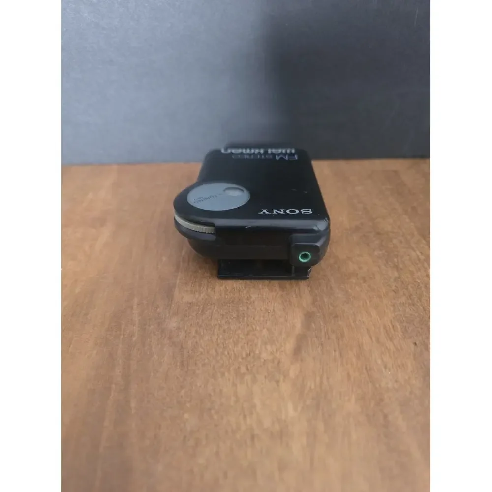 Sony Walkman SRF-26 FM/AM Radio Stereo Clip On Awesome Pocket Size Tested